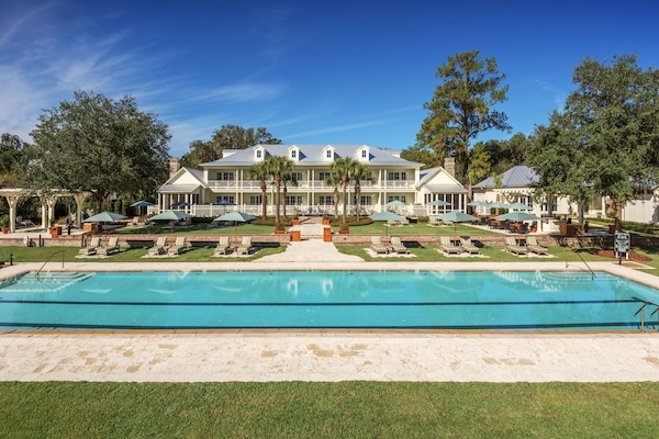 2 outdoor pools, pool umbrellas, sun loungers