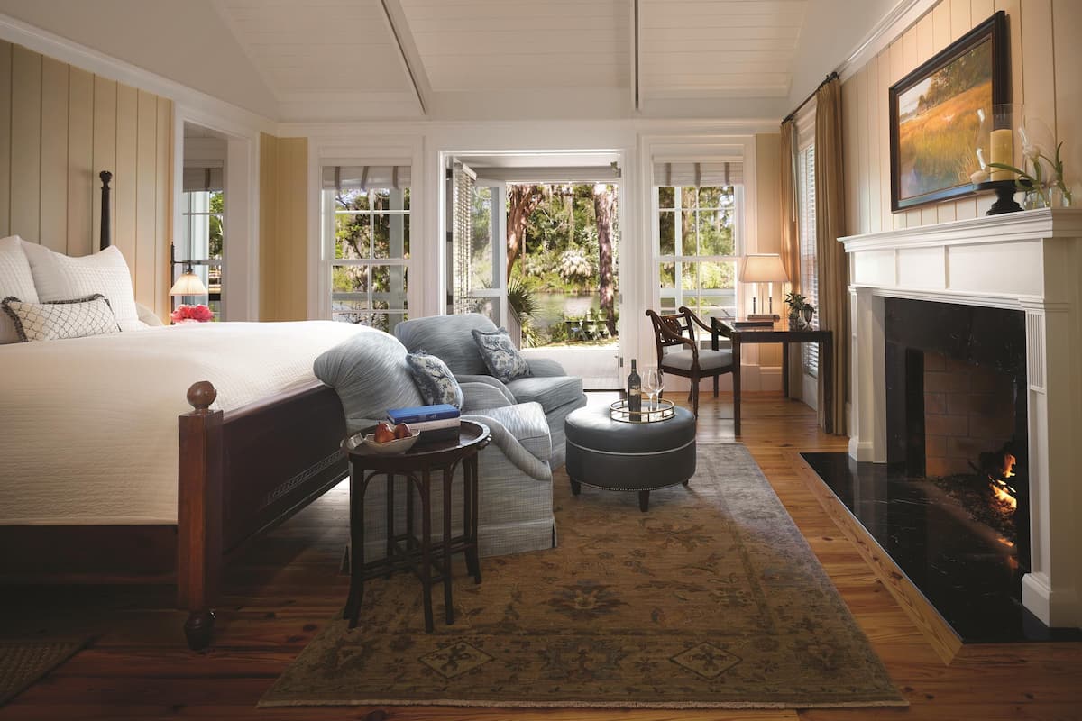 Ropa de cama de alta calidad, edredón, camas con pillow-top y minibar