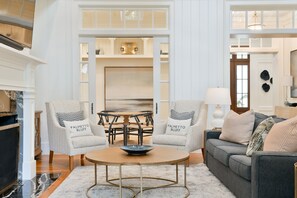 Signature Four Bedroom Residence 1033 | Living area