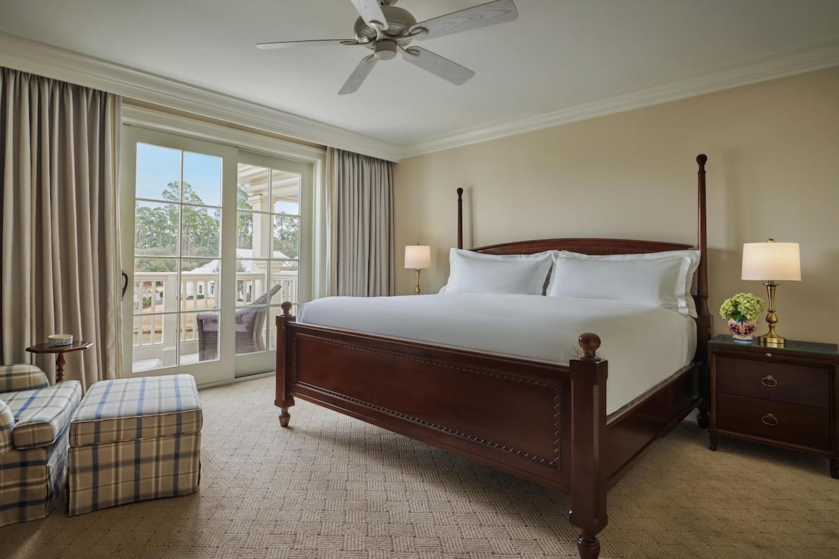 Ropa de cama de alta calidad, edredón, camas con pillow-top y minibar