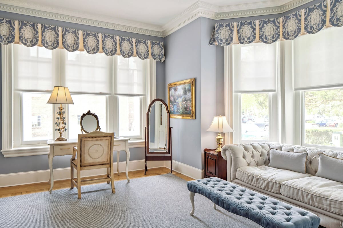 Deluxe kamer, 1 kingsize bed (French Suite (at Tidewater House)) | Luxe beddengoed, donzen dekbedden, pillowtop-bedden