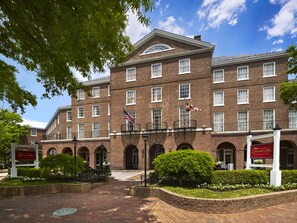 Exterior - The Tidewater Inn (Easton)