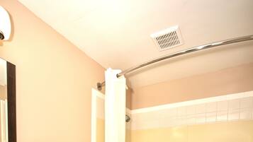 Standard Room, 1 King Bed, Non Smoking | Bathroom | Combined shower/tub, deep soaking tub, free toiletries, hair dryer