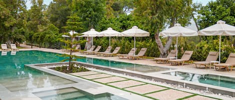 Piscina coberta i piscina a l'aire lliure
