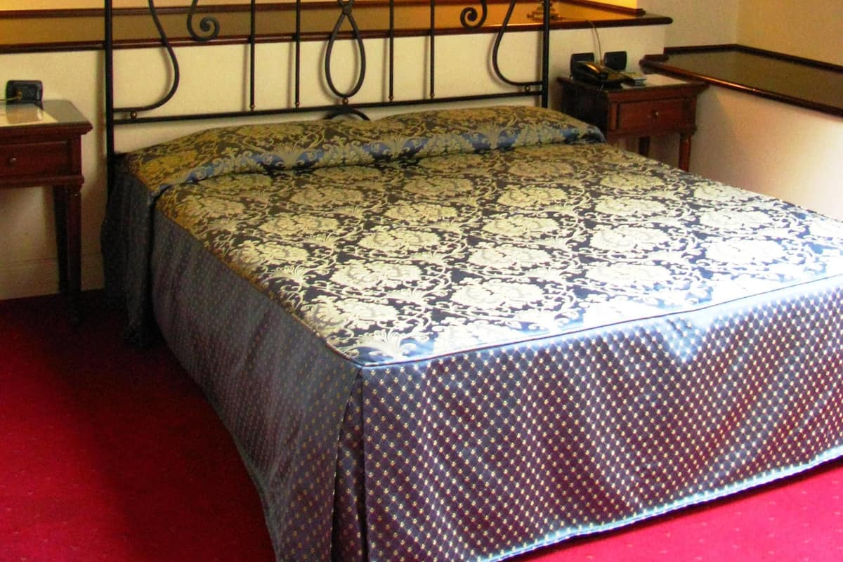 Chambre Standard Double ou avec lits jumeaux | Literie hypoallergénique, coffres-forts dans les chambres, bureau