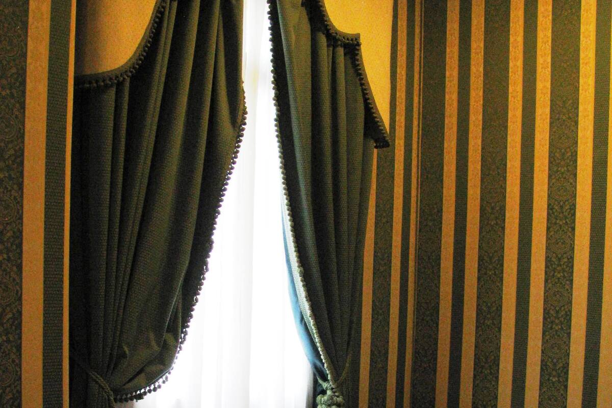 Literie hypoallergénique, coffres-forts dans les chambres, bureau