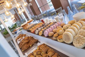Daily buffet breakfast for a fee - Hotel BCL Levante Club & Spa - Adults only (Benidorm)