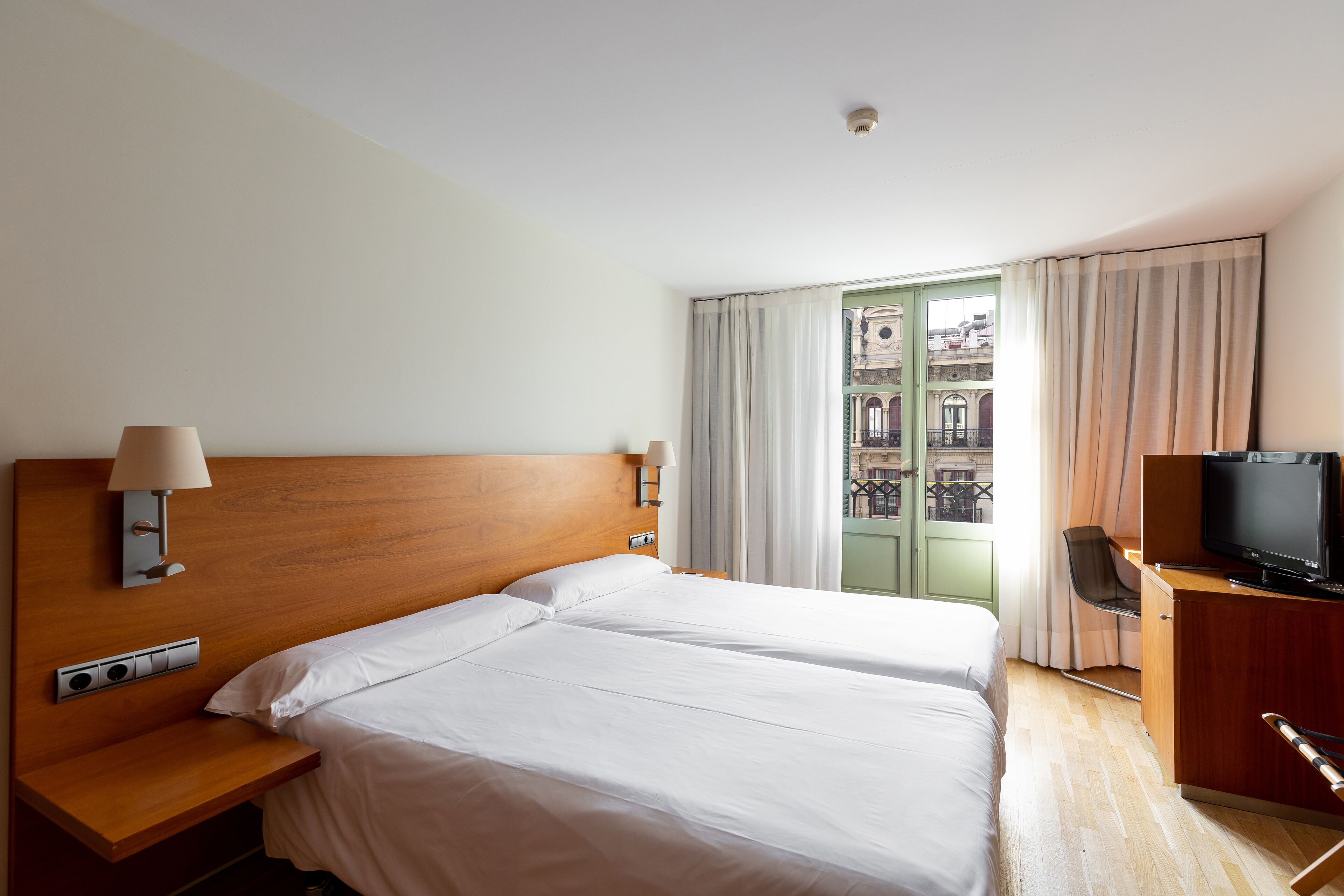 twin room, city view (rambla) | 1 bedroom, minibar, in-room safe, desk
