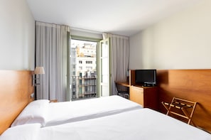 Double Room | Minibar, in-room safe, desk, blackout drapes