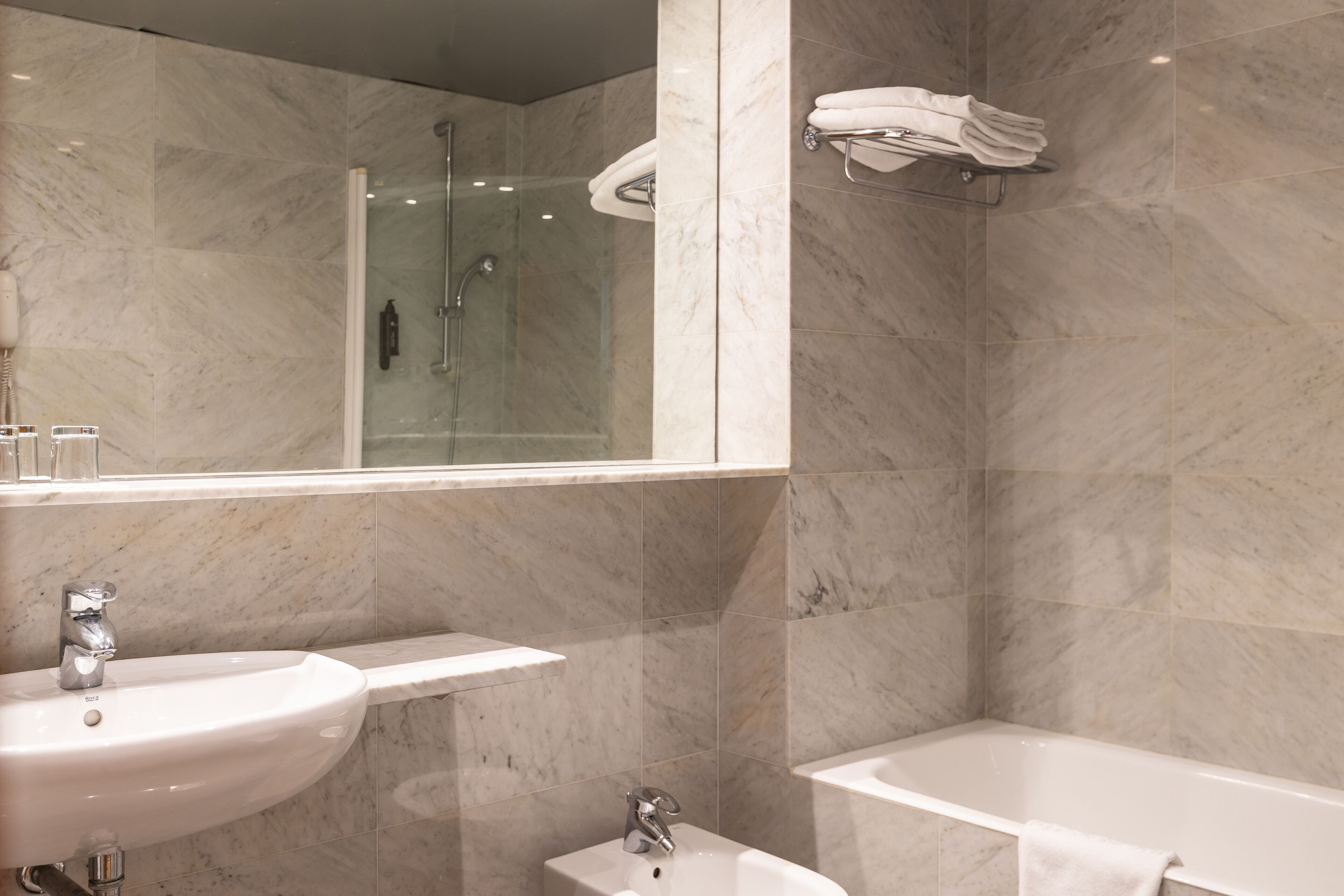 double room | bathroom | bathtub, free toiletries, hair dryer, bidet