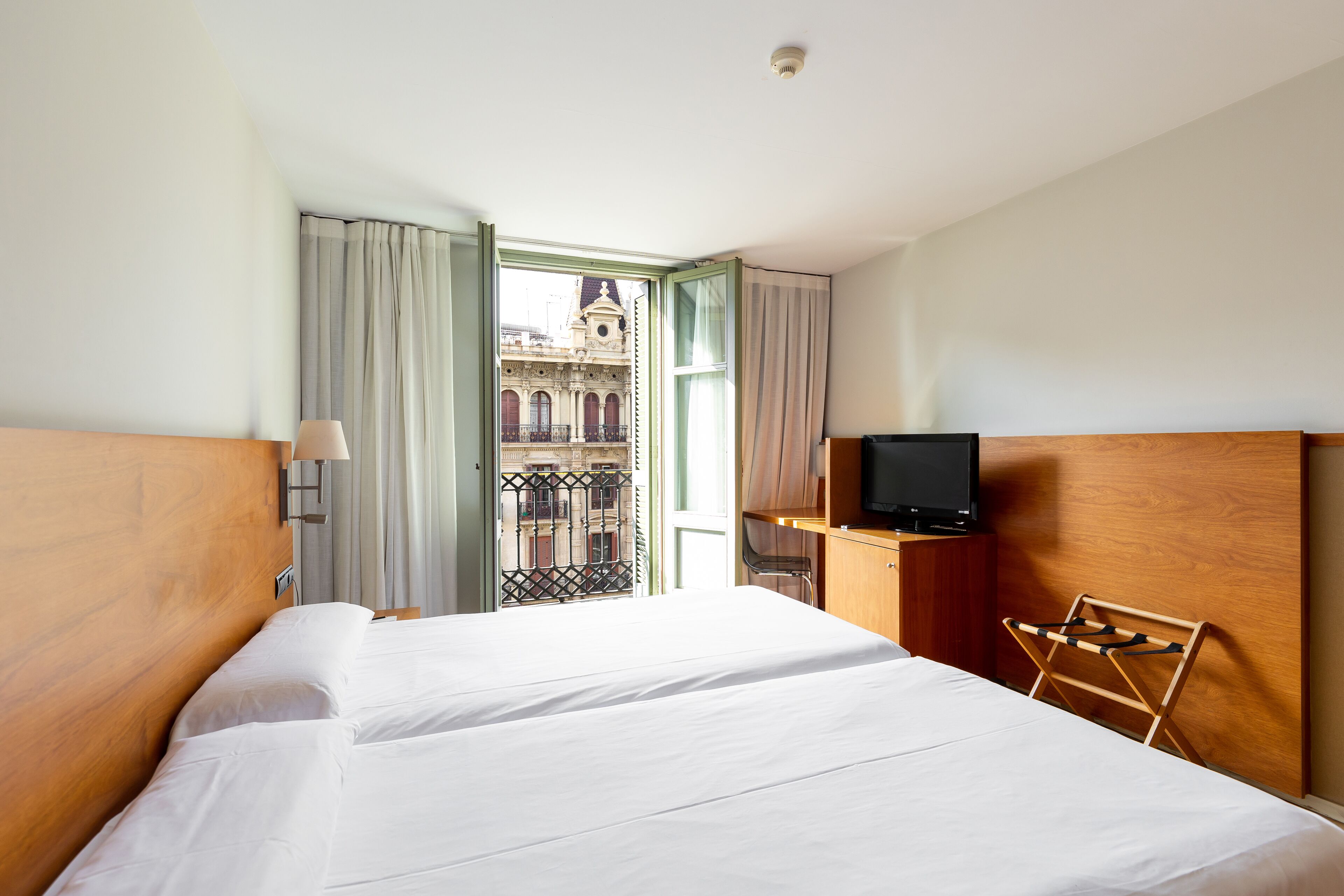 twin room, city view (rambla) | 1 bedroom, minibar, in-room safe, desk