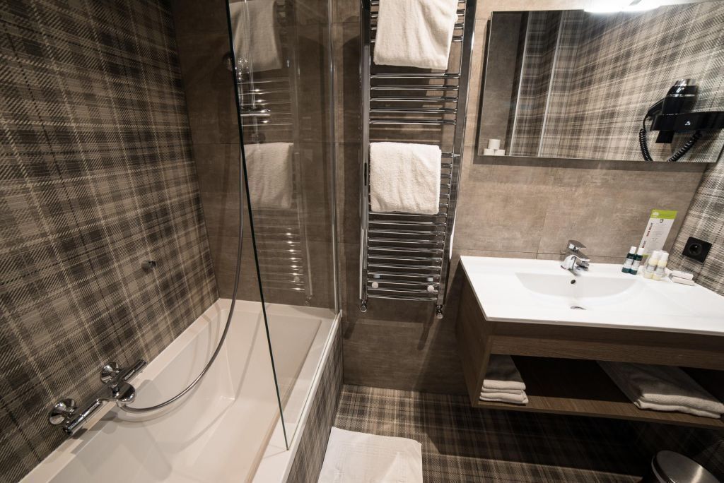 family room, courtyard view | bathroom | free toiletries, hair dryer, towels