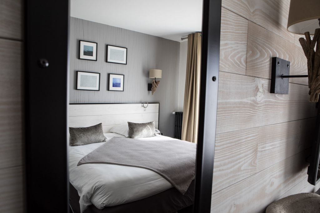 premium twin room, sea view | in-room safe, desk, cots/infant beds, rollaway beds