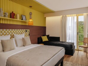 Comfort Triple Room | In-room safe, free WiFi, bed sheets - Hôtel Les Brises (La Rochelle)