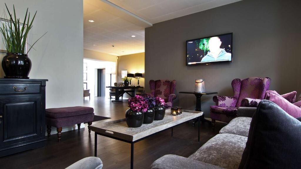 32-inch flat-screen tv with digital channels, tv