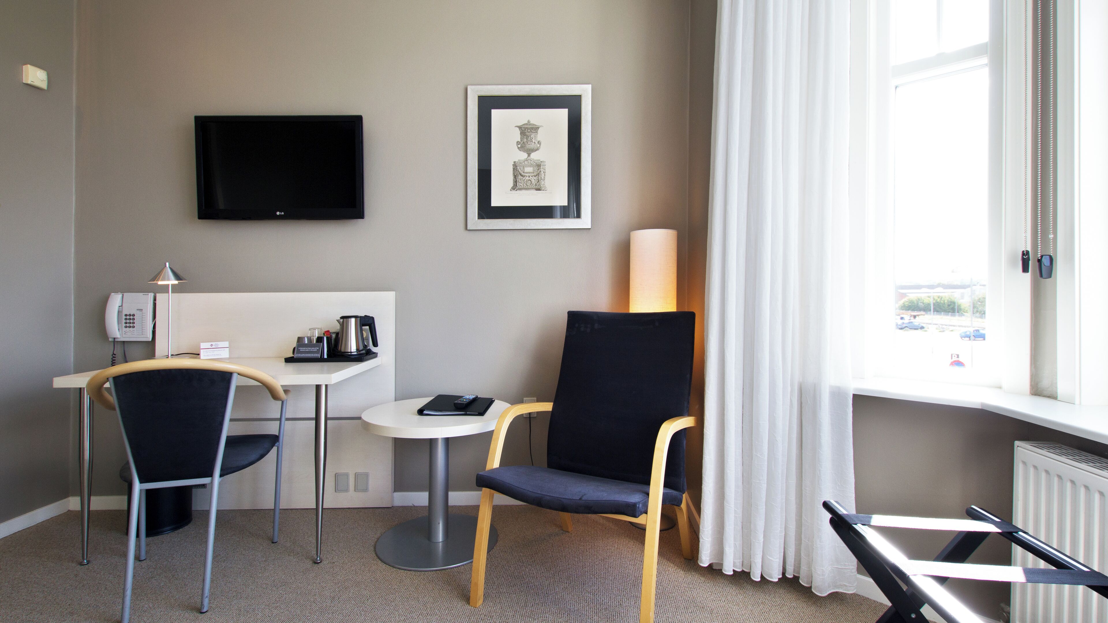 deluxe twin room | 1 bedroom, hypo-allergenic bedding, in-room safe, desk