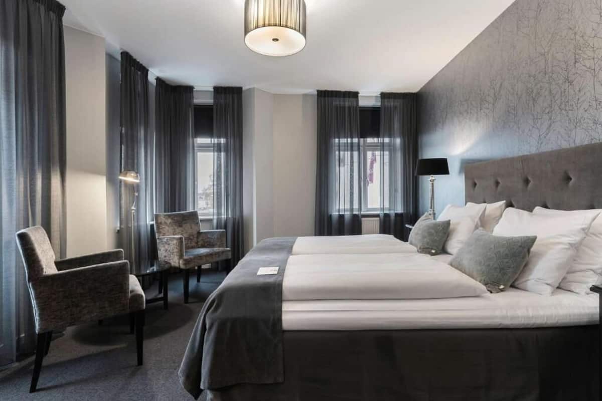 1 bedroom, hypo-allergenic bedding, in-room safe, desk