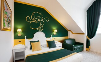 Classic Room, 1 King Bed with Sofa bed | In-room safe, desk, soundproofing, iron/ironing board