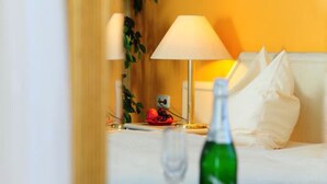 Unclassified image, 2 of 31, button - Hotel Pontivy (Wesseling)