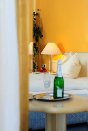 Superior tweepersoonskamer | Een kluis op de kamer, een bureau, gratis wifi