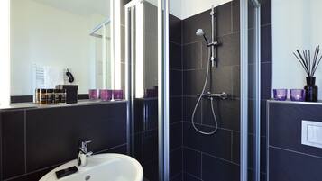 Shower, free toiletries, hair dryer, towels