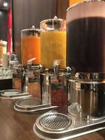 Sarapan prasmanan setiap hari dengan biaya tambahan