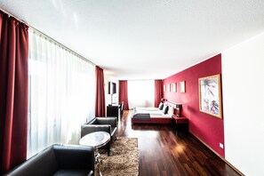 Deluxe Double Room | Hypo-allergenic bedding, minibar, in-room safe, desk - Mauritius Hotel & Therme (Cologne)