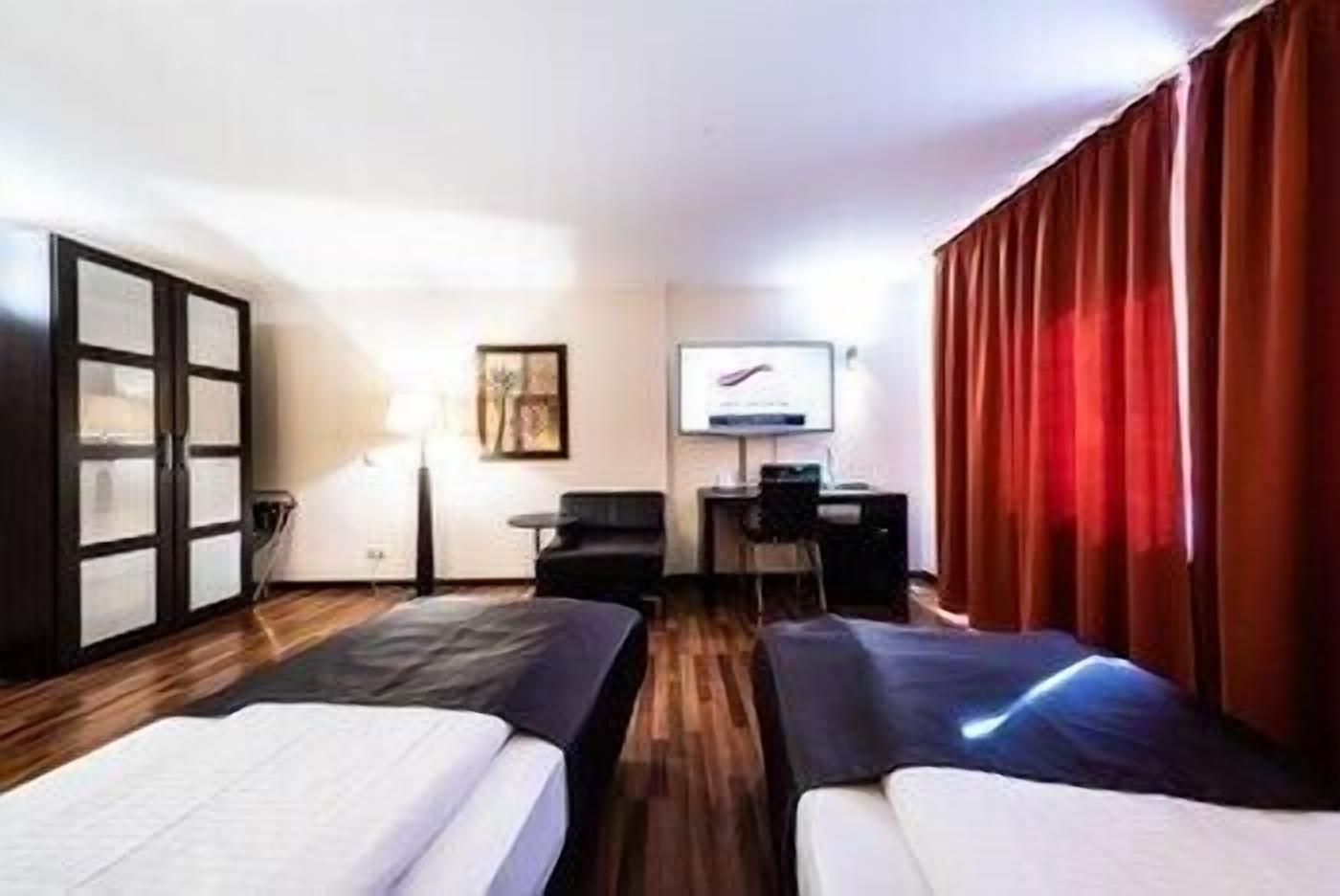 Hypo-allergenic bedding, minibar, in-room safe, desk