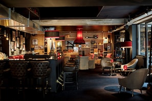 Bar (in der Unterkunft)