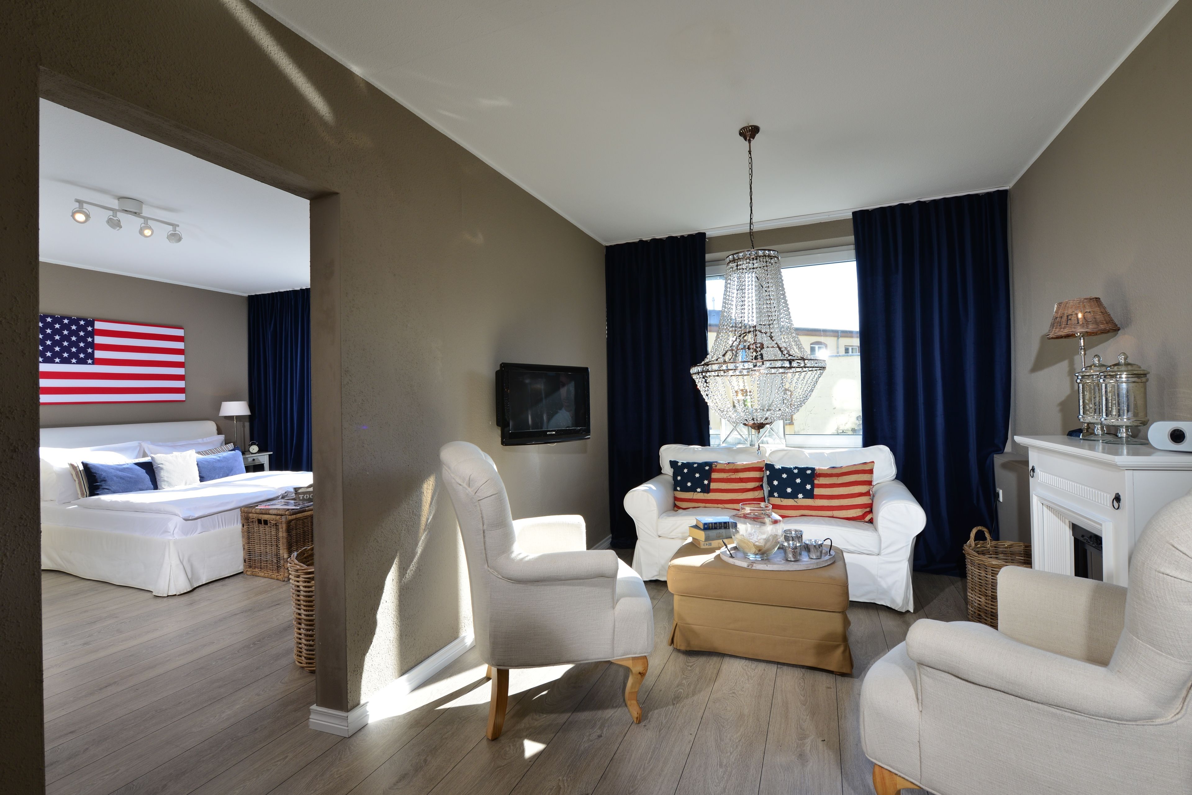 premium double room (plus) | premium bedding, individually decorated, individually furnished, desk