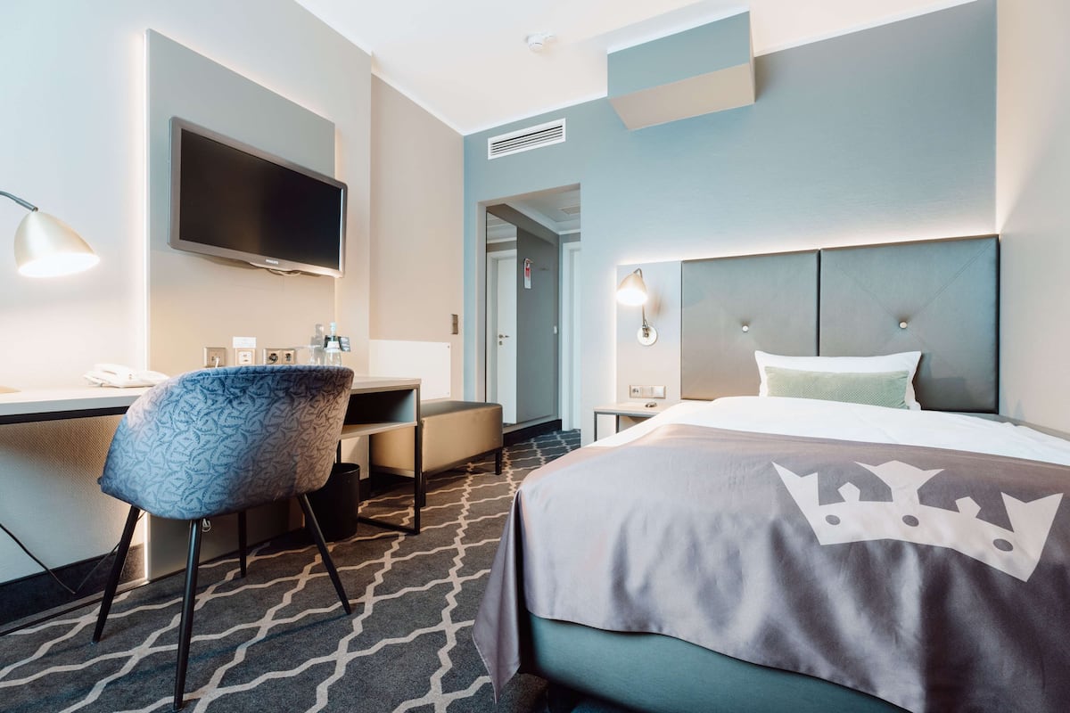 Superior Single Room, 1 Large Twin Bed | Premium bedding, in-room safe, individually furnished, desk