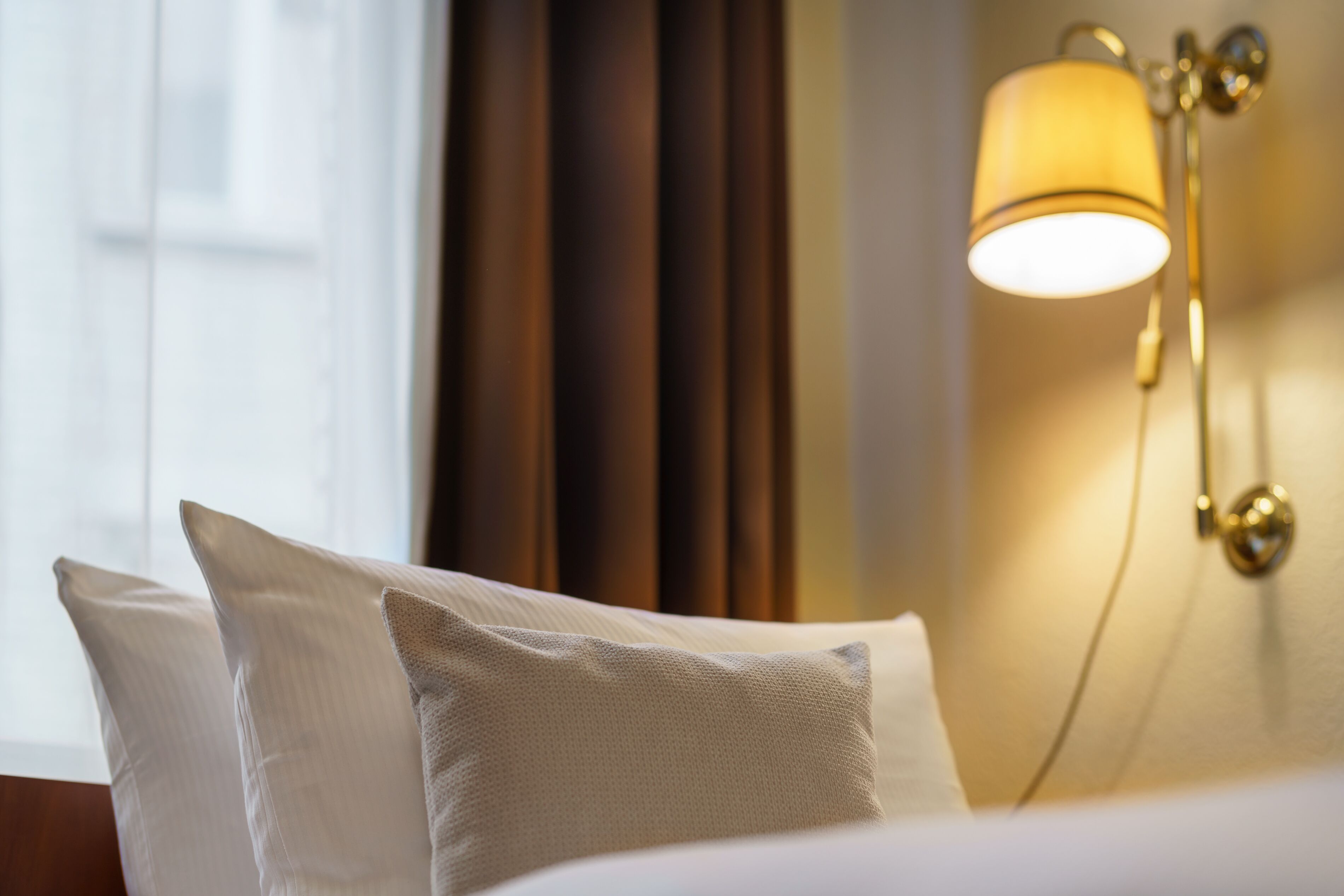 Habitación individual básica, 1 cama de matrimonio | Ropa de cama hipoalergénica, caja fuerte, decoración individual