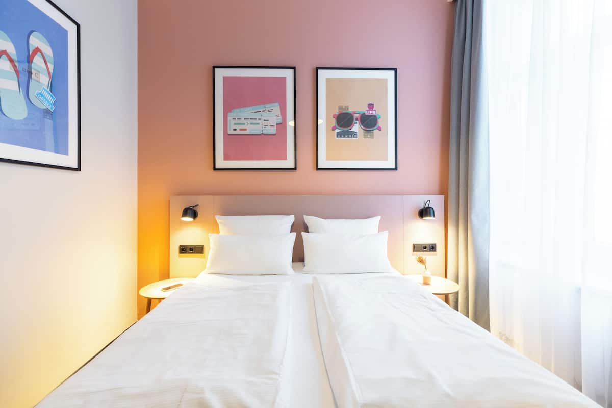 Standard Room, 1 King Bed