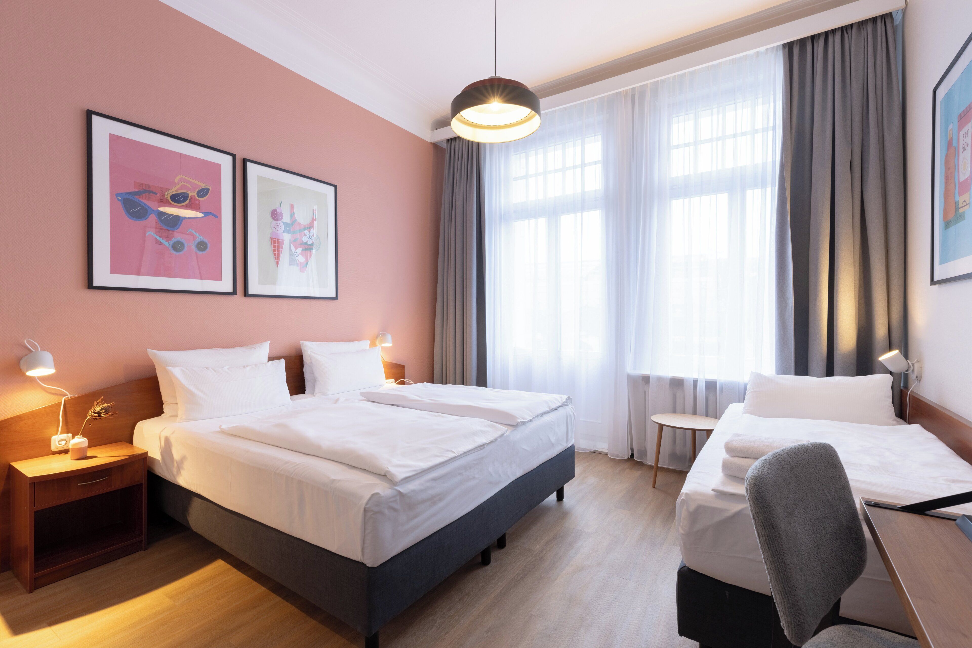 Standard Room, 1 King Bed | Hypo-allergenic bedding, in-room safe, individually decorated, desk