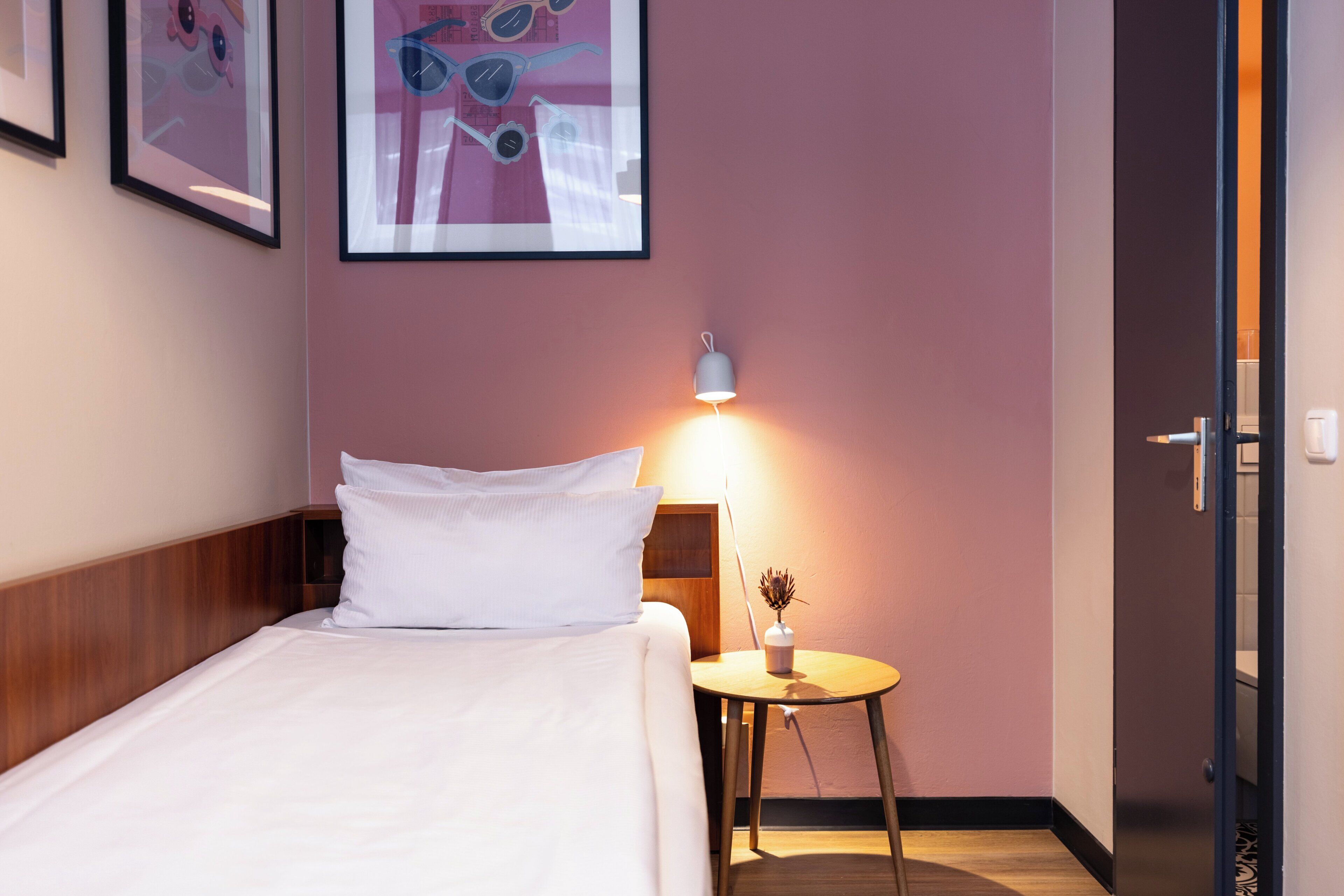 Værelse - 1 enkeltseng | Allergivenligt sengetøj, pengeskab på værelset, individuelt design