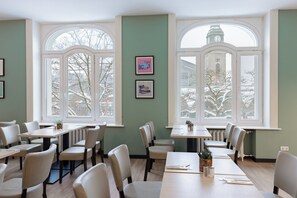 Tägliches Frühstücksbuffet gegen Gebühr