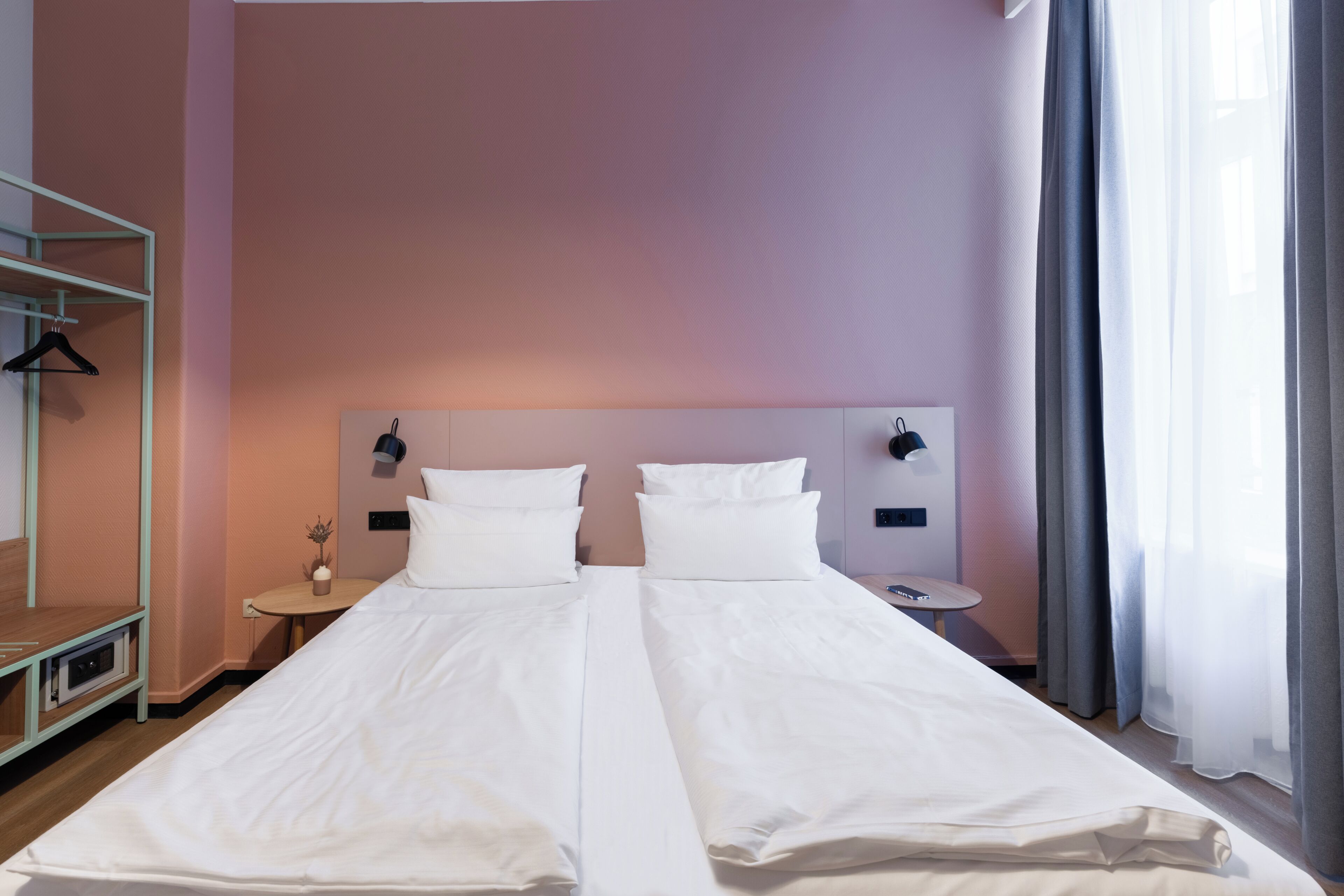 Habitación estándar, 1 cama Queen size | Ropa de cama hipoalergénica y caja de seguridad en la habitación 