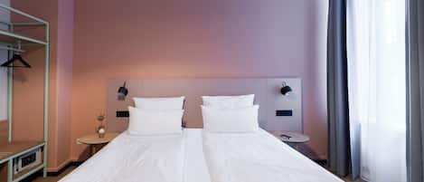 Standard Room, 1 Queen Bed | Hypo-allergenic bedding, in-room safe, individually decorated, desk