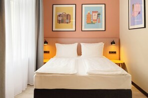 Rom – standard, 1 dobbeltseng | Bad | Dusj, toalettartikler (inkludert), hårføner og håndklær