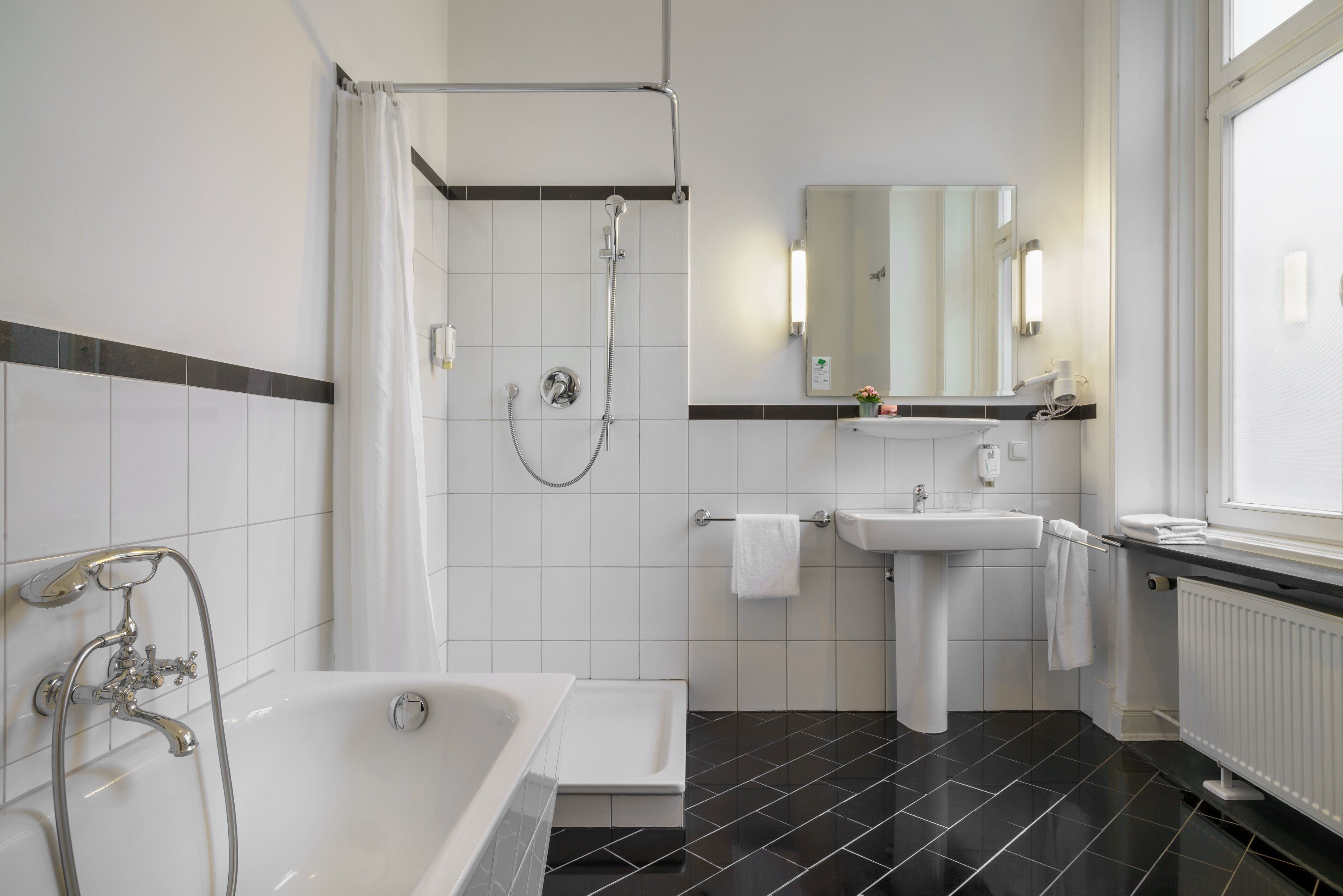 Photo - Hotel Kronprinz Hamburg Hauptbahnhof