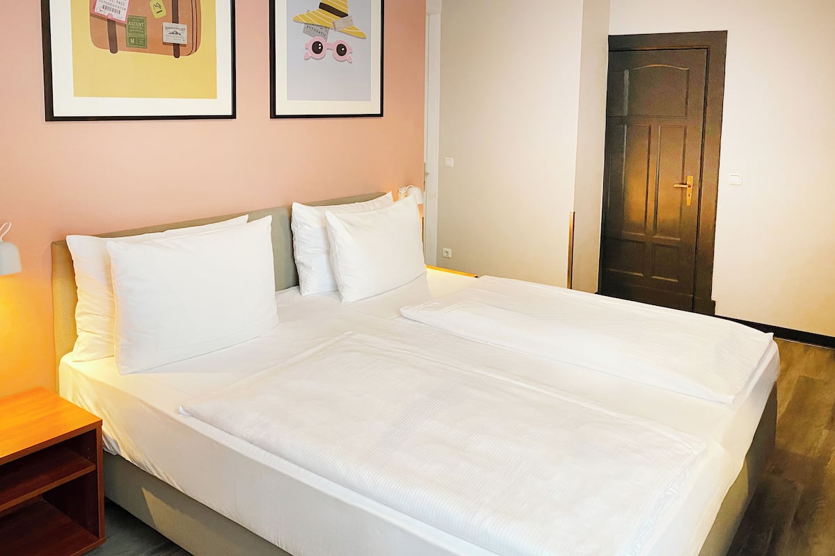 Chambre, 1 lit double | Literie hypoallergénique, coffres-forts dans les chambres