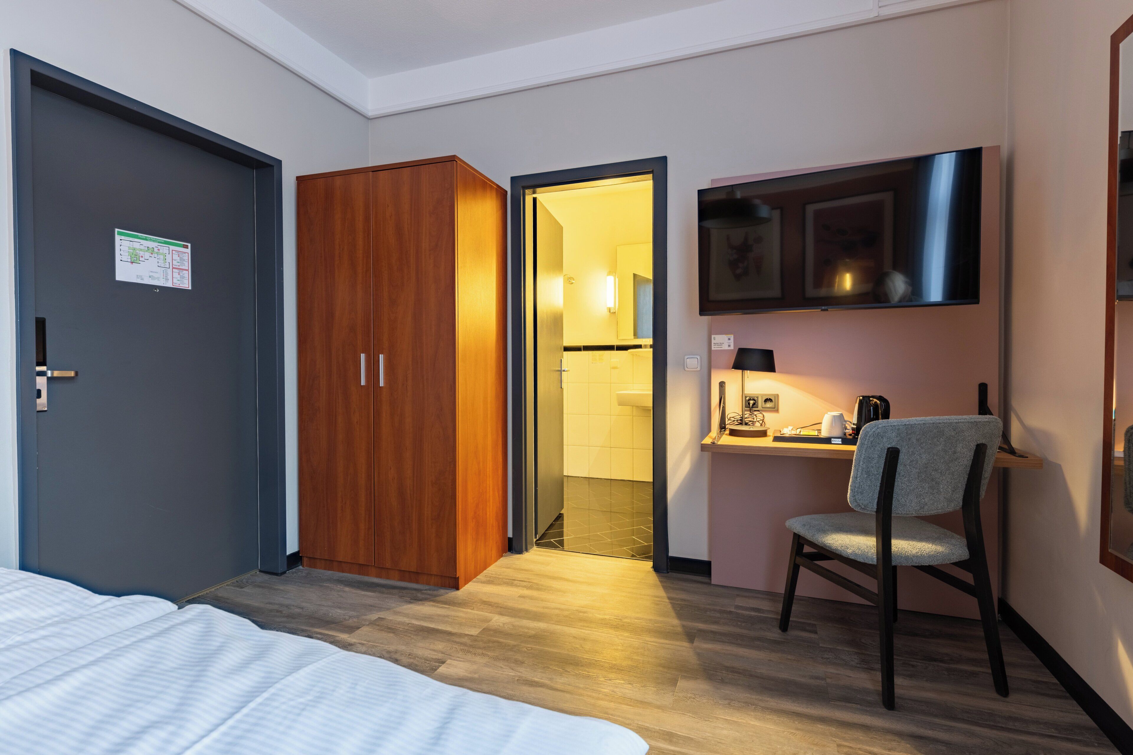 In-room safe, desk, blackout drapes, cribs (free)