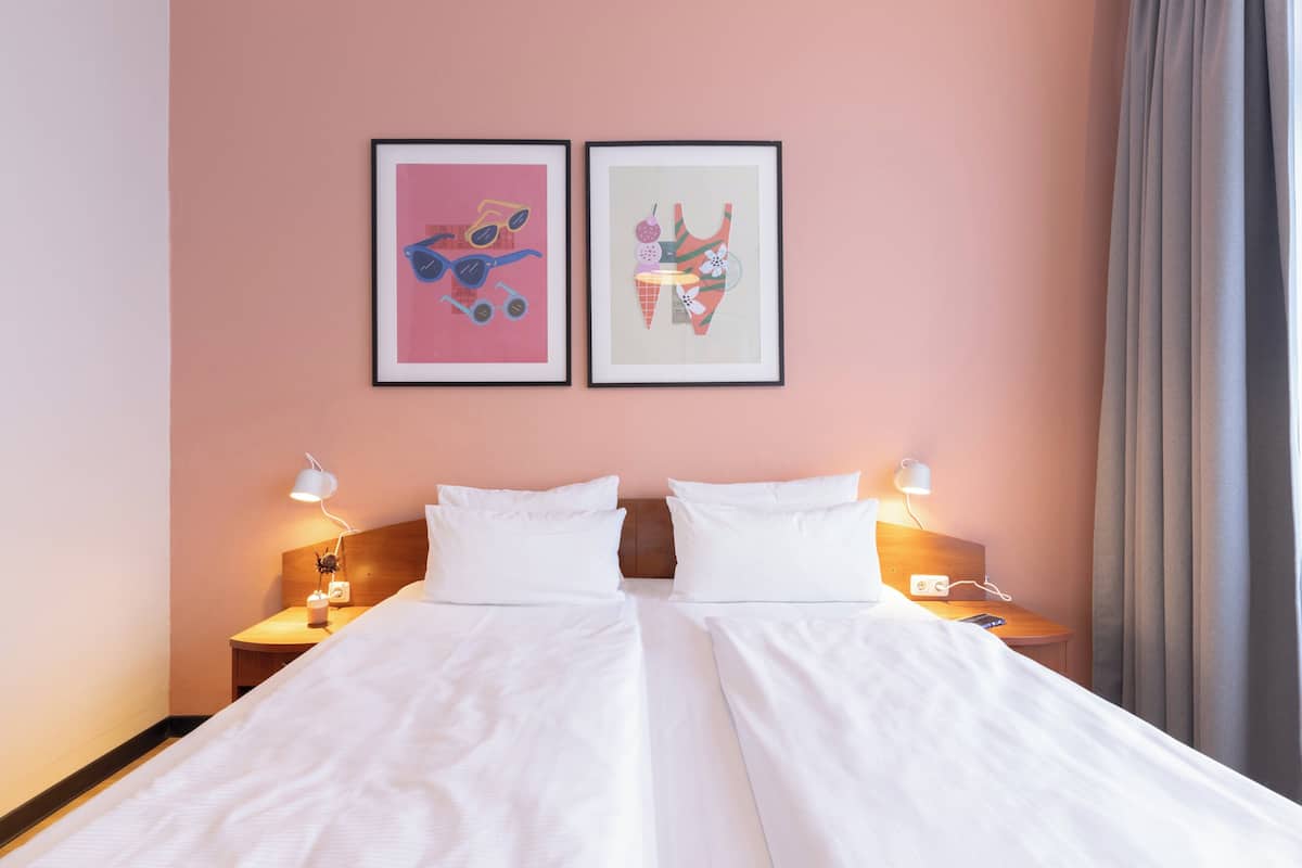 Standard Room, 1 King Bed