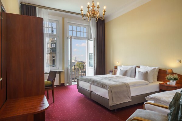 Premium-Zimmer, 1 King-Bett | Allergikerbettwaren, Zimmersafe, individuell dekoriert, Schreibtisch