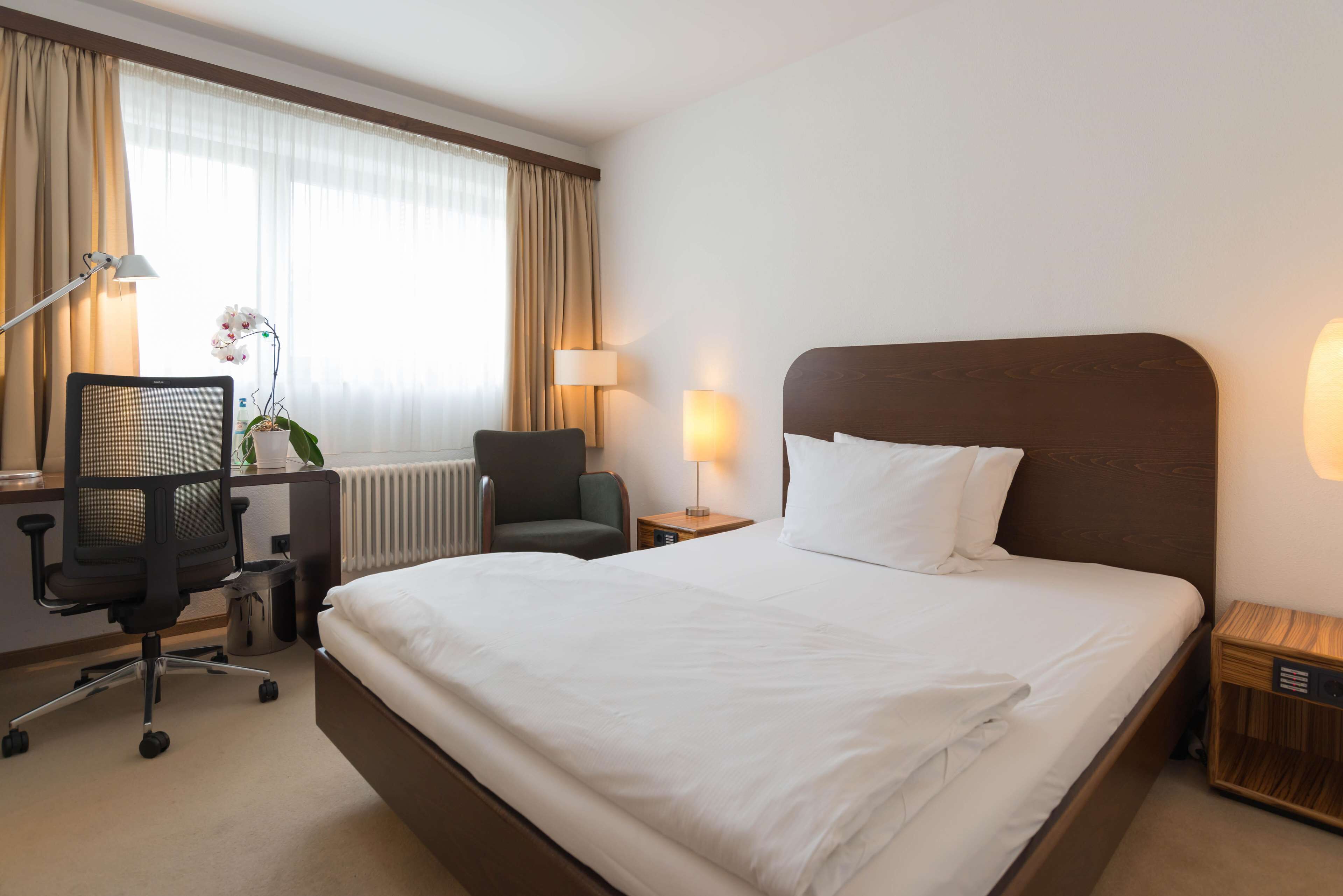 business single room | premium bedding, in-room safe, individually furnished, desk
