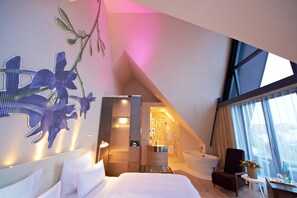 Hypo-allergenic bedding, in-room safe, individually decorated - Hotel Schwanen Metzingen (Metzingen)