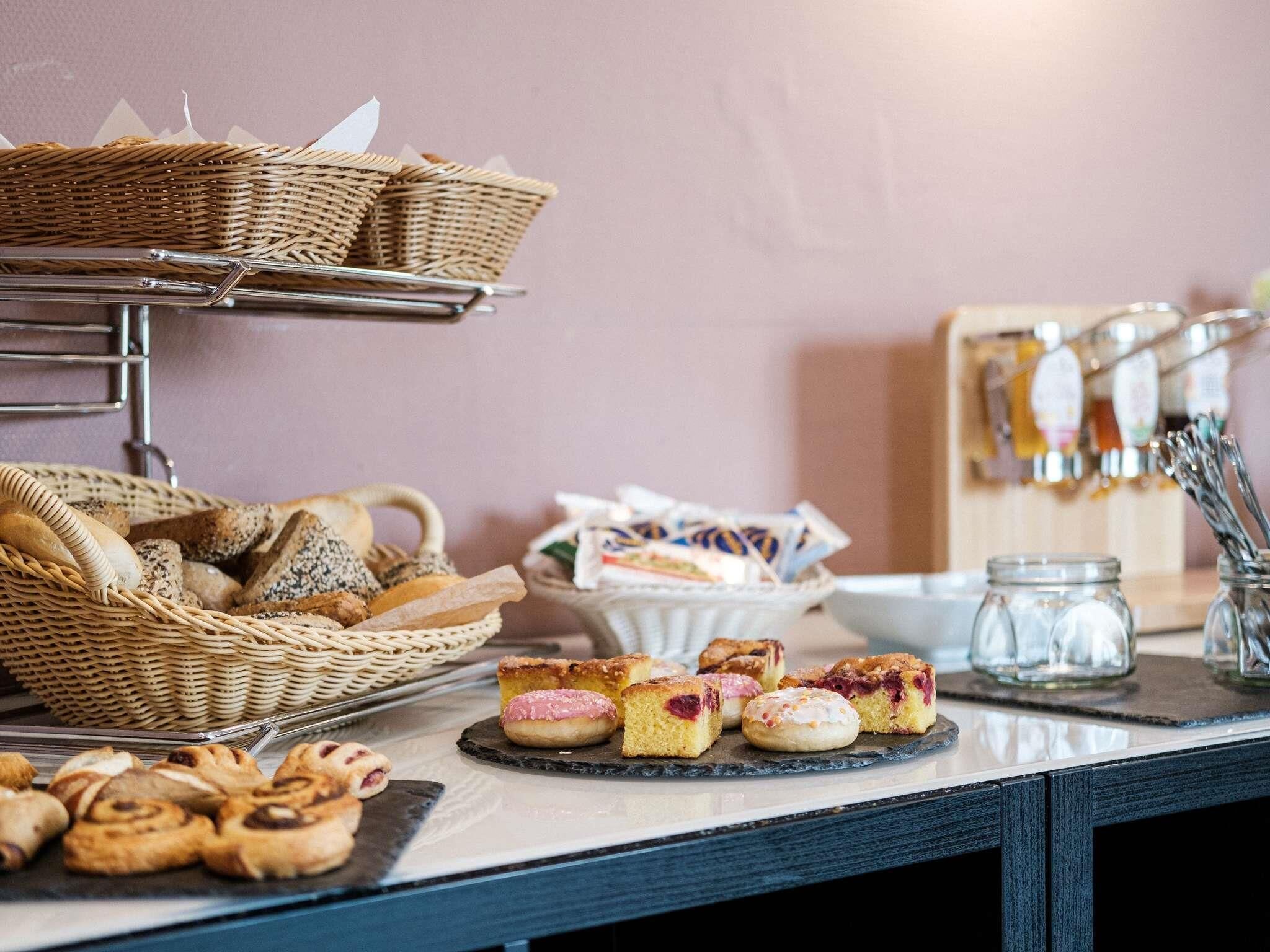 Tägliches Frühstücksbuffet gegen Gebühr