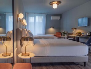 防过敏的被褥、办公桌、笔记本电脑工作区、遮光窗帘