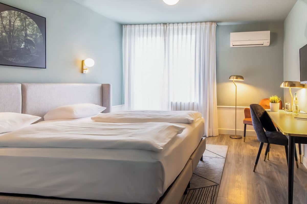 Quarto superior, 1 cama de casal, sacada | Roupas de cama antialérgicas, escrivaninha