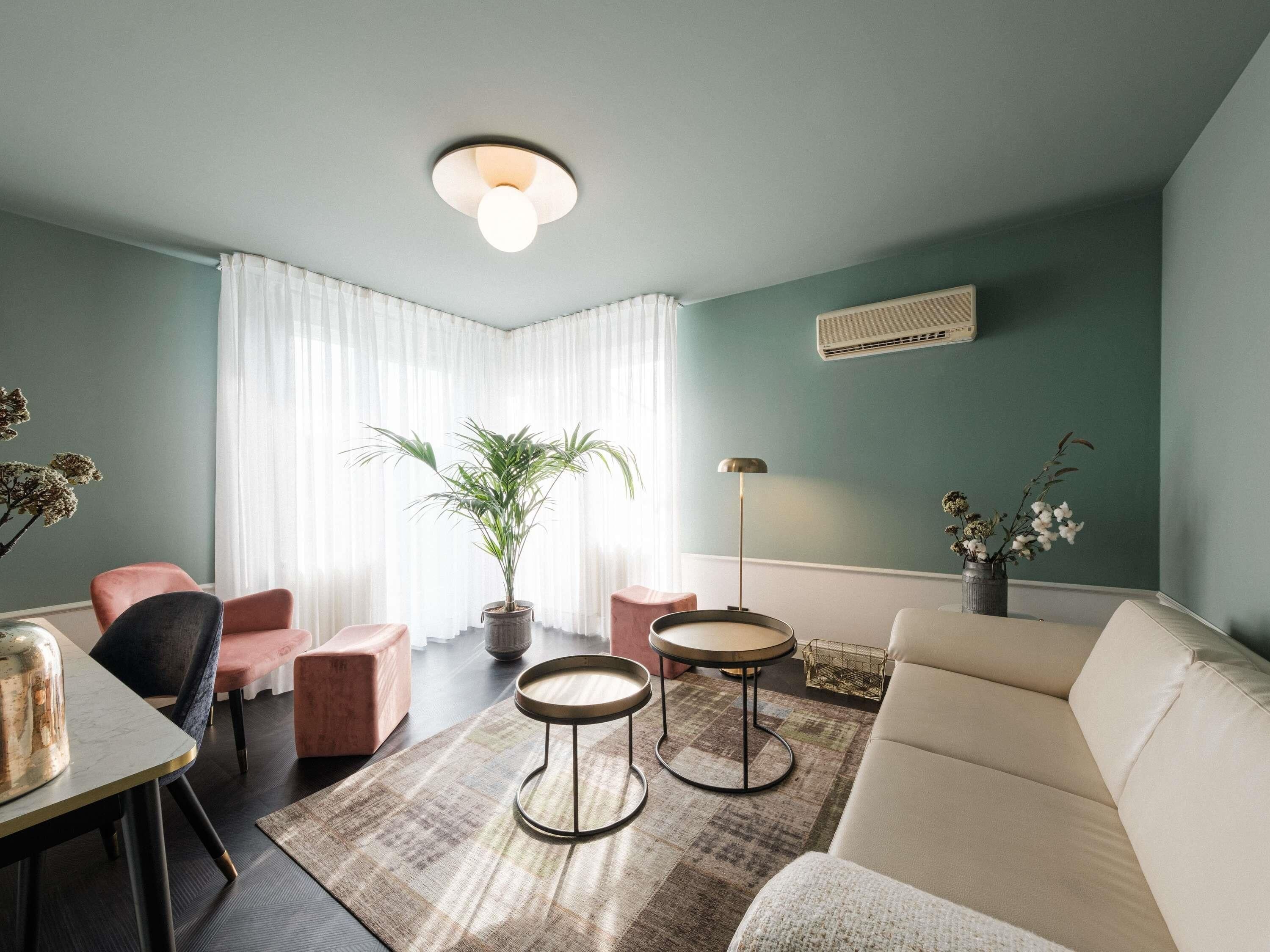 Allergikerbettwaren, Schreibtisch, laptopgeeigneter Arbeitsplatz